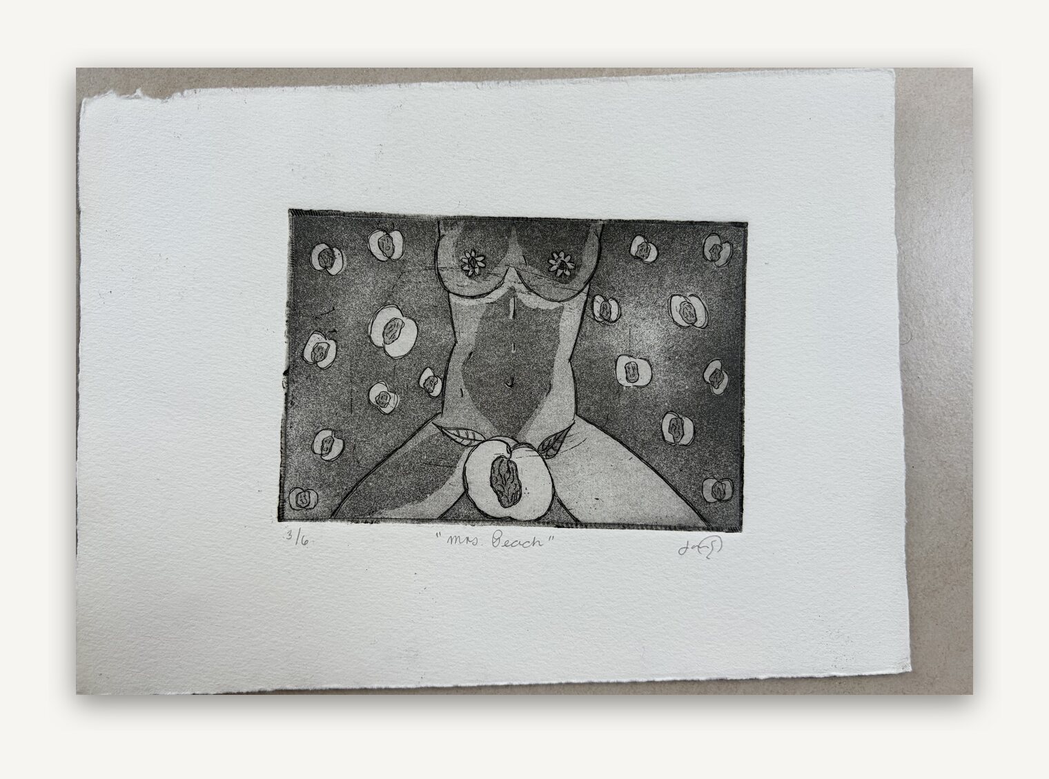 Mrs. Peach — grabado en papel de algodón de Nuza